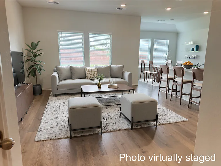 2419 Montgomery St — Photo 3
