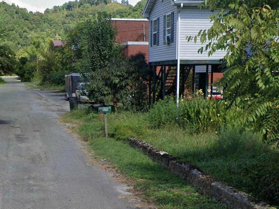 2nd image of 189 Lone Jack School Rd