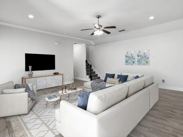 717 10th St, Argyle, TX 76226