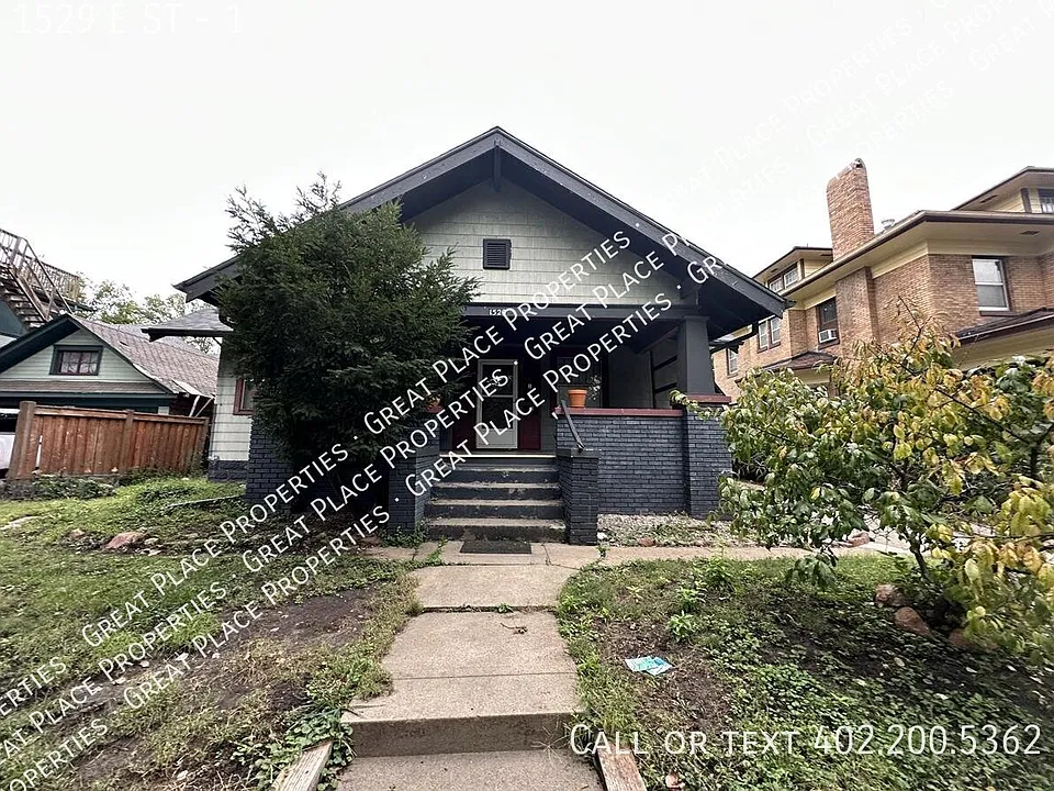 1529 E St #1