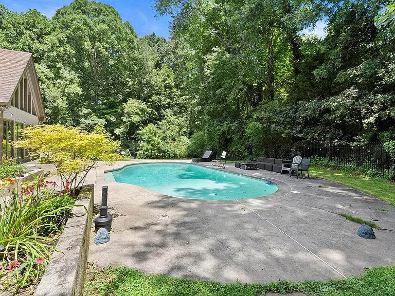 5785 Northside Dr — Photo 6