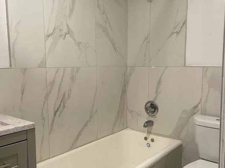 1760 N Pearl St #9 — Photo 15