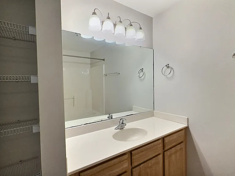 144 N Hines St — Photo 25