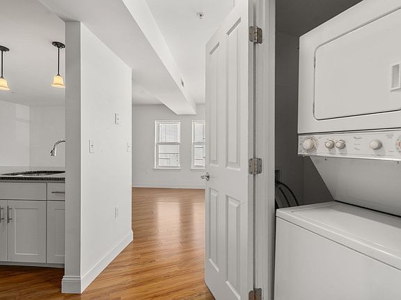 5th image of 8 Dustin St #201