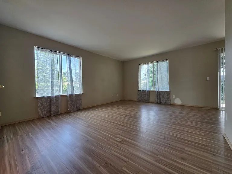 3506 I St NE #101 & 102 — Photo 4