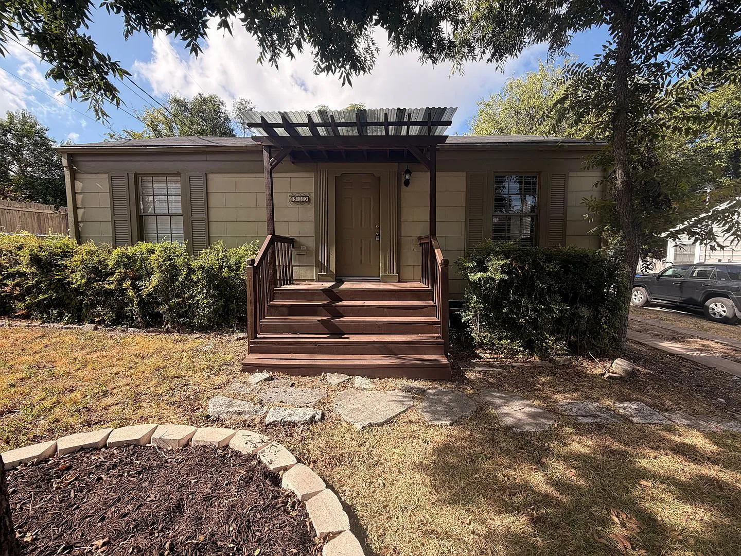 North Campus / Hancock 3BR House Just 2 Blocks from UT — Photo 1