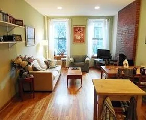 Rented by ECR Realty Corp | media 10