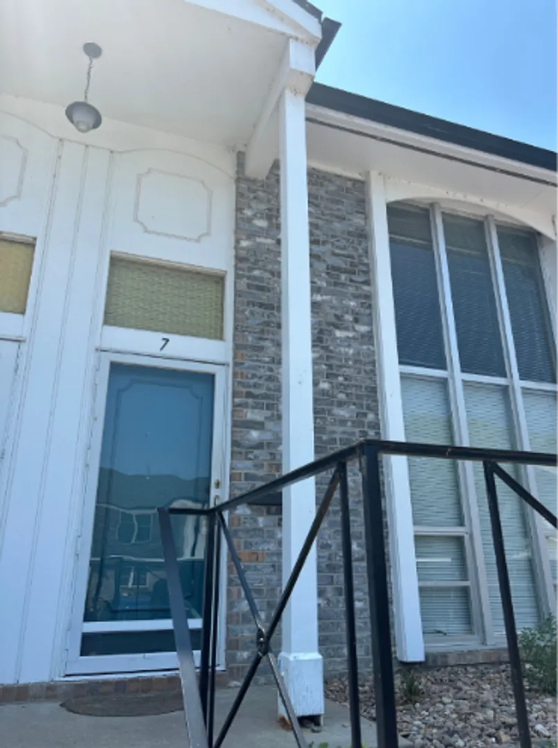 Gorgeous 1 bedroom, 1 bath home in Riverside — Photo 1