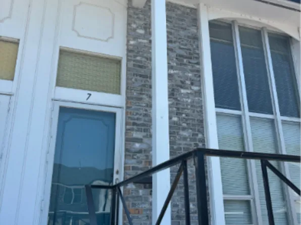 725 N Stackman Dr, Wichita, KS