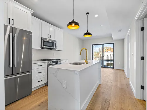 48 Woodward St #3X Photo 1