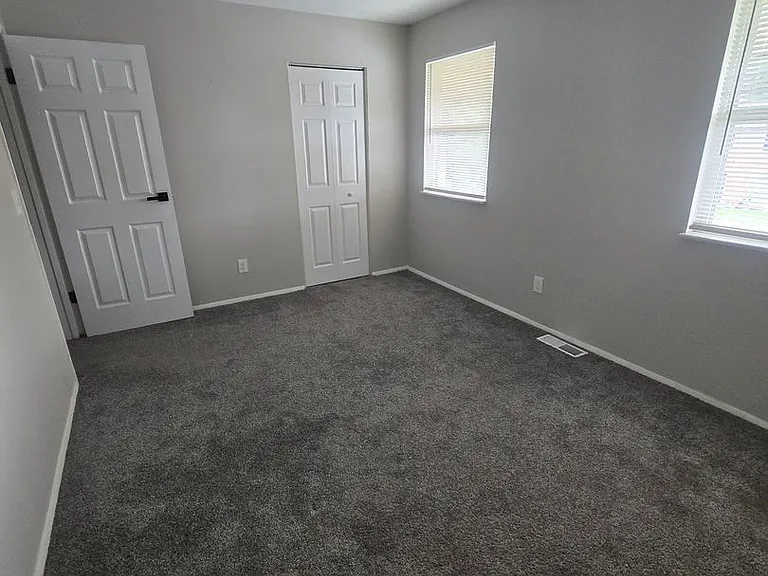 3219 N Talbot Ave — Photo 11