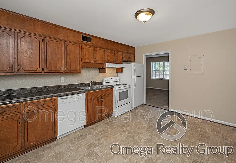 2020 High School Rd #A — Photo 12