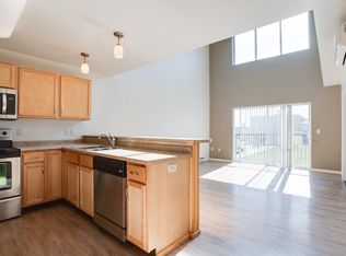 Urban Crossing Apartments, Fargo, ND 58103