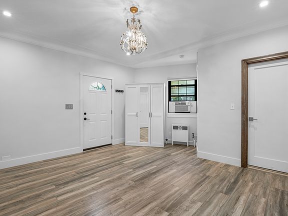 5th image of 14 N Chatsworth Ave APT 1D