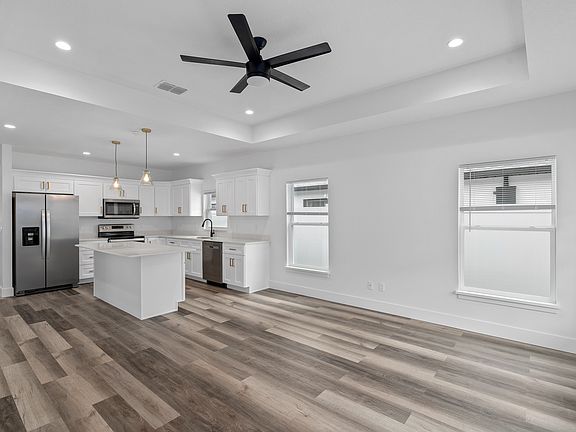 5th image of 136 Oak Grove Rd
