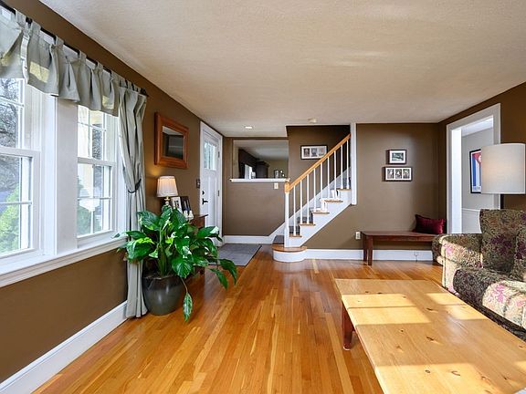 5th image of 29 Arrowwood St