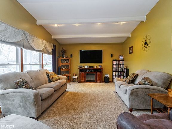 2nd image of 1095 N Western Hills Dr