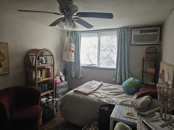 812 Benton Dr APT 12, Iowa City, IA 52246