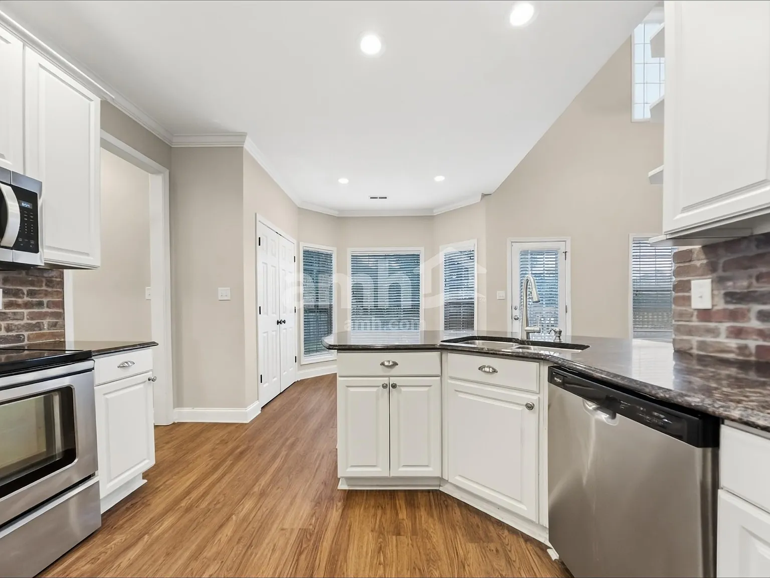 4 bed, 3.0 bath, 2682 sqft, $3,195 — Photo 4