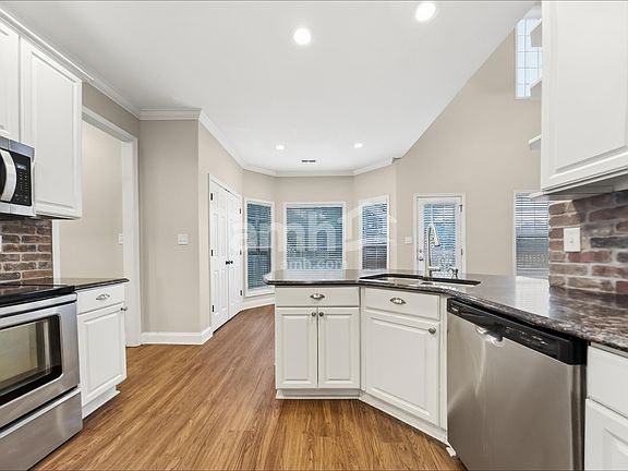 4th image of 830 Tully Rd