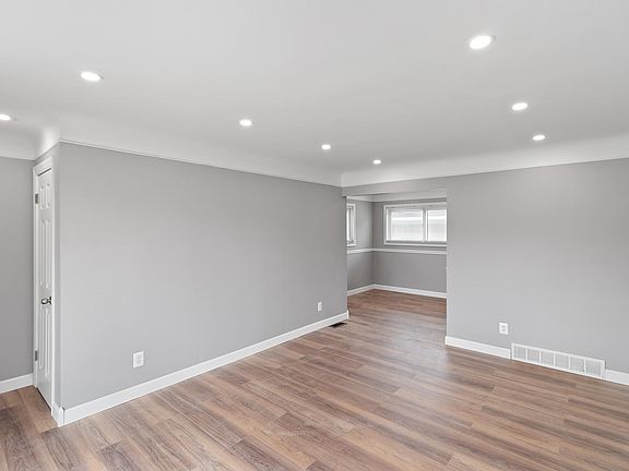 5th image of 258 N Venoy Cir