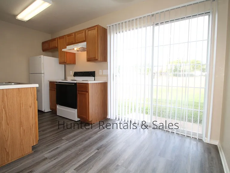 1710B Spring Rose Cir — Photo 8
