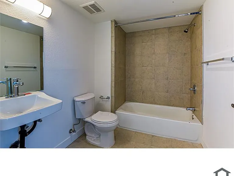 7410 S Avalon Blvd — Photo 8