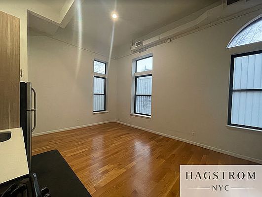 2nd image of 586 Bushwick Ave #101