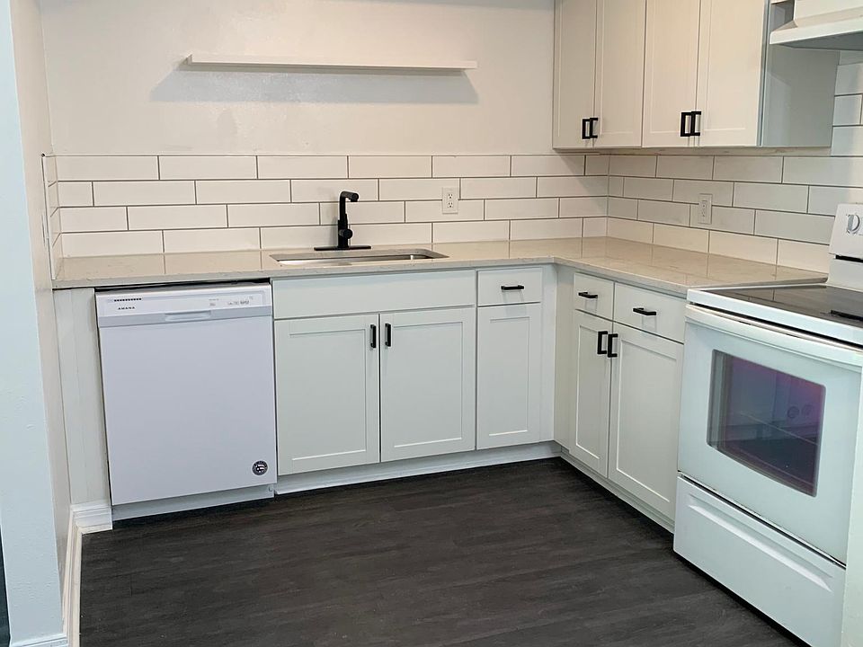 2nd image of 109 NW 23rd Pl #109