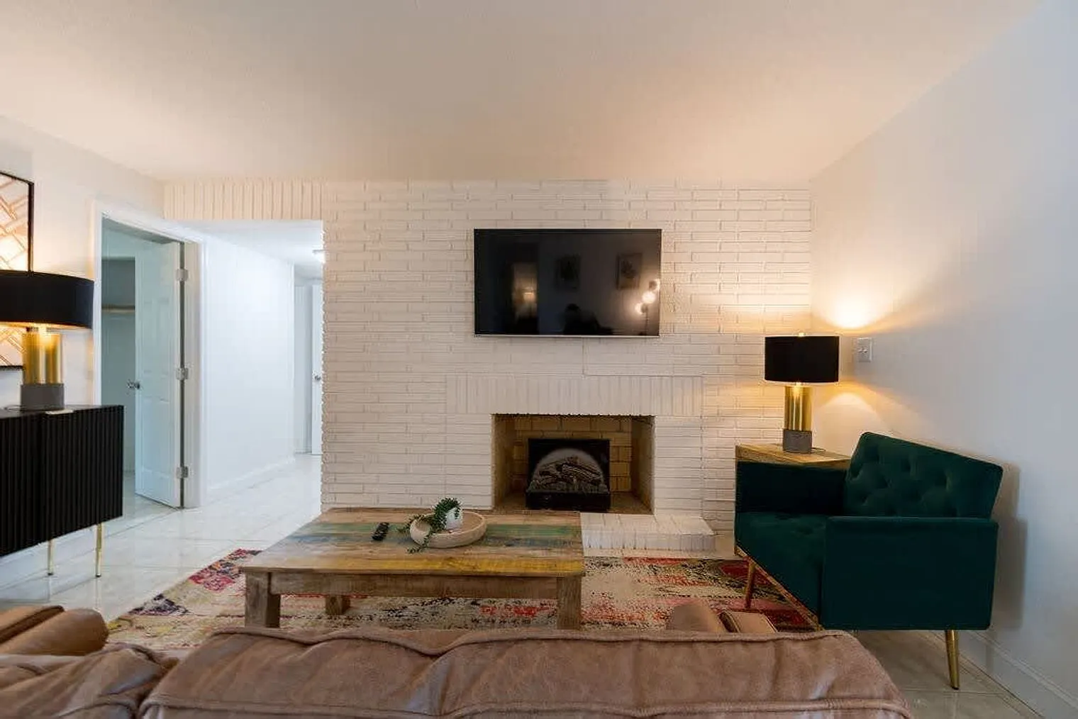 4 bed, 2.0 bath, 1291 sqft, $4,331 — Photo 2