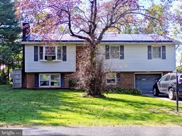 21 Clover Ln, Mechanicsburg, PA 17050
