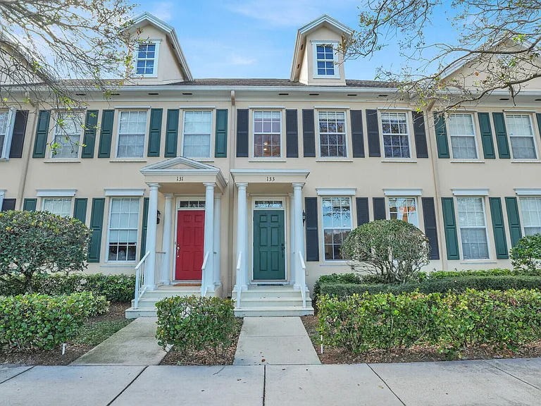 133 Wentworth Ct — Photo 35
