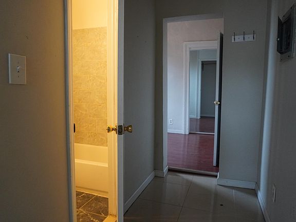 5th image of 55 Bartlett Pl #1L