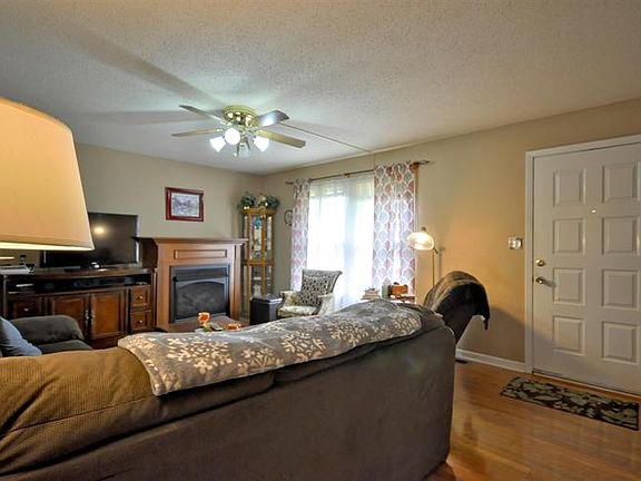 3rd image of 419 Ambrose Dr