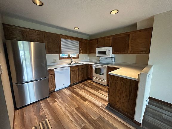 5th image of 680 4th Ave E