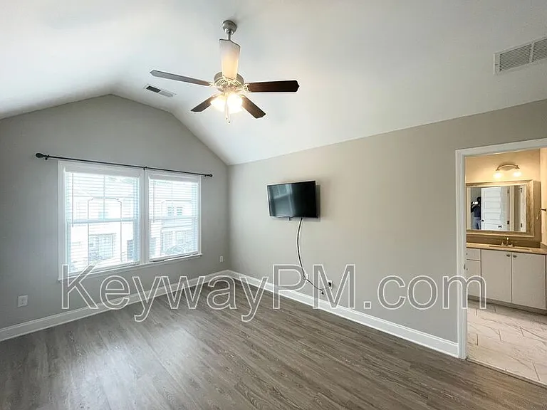 301 Sumac Trl — Photo 11