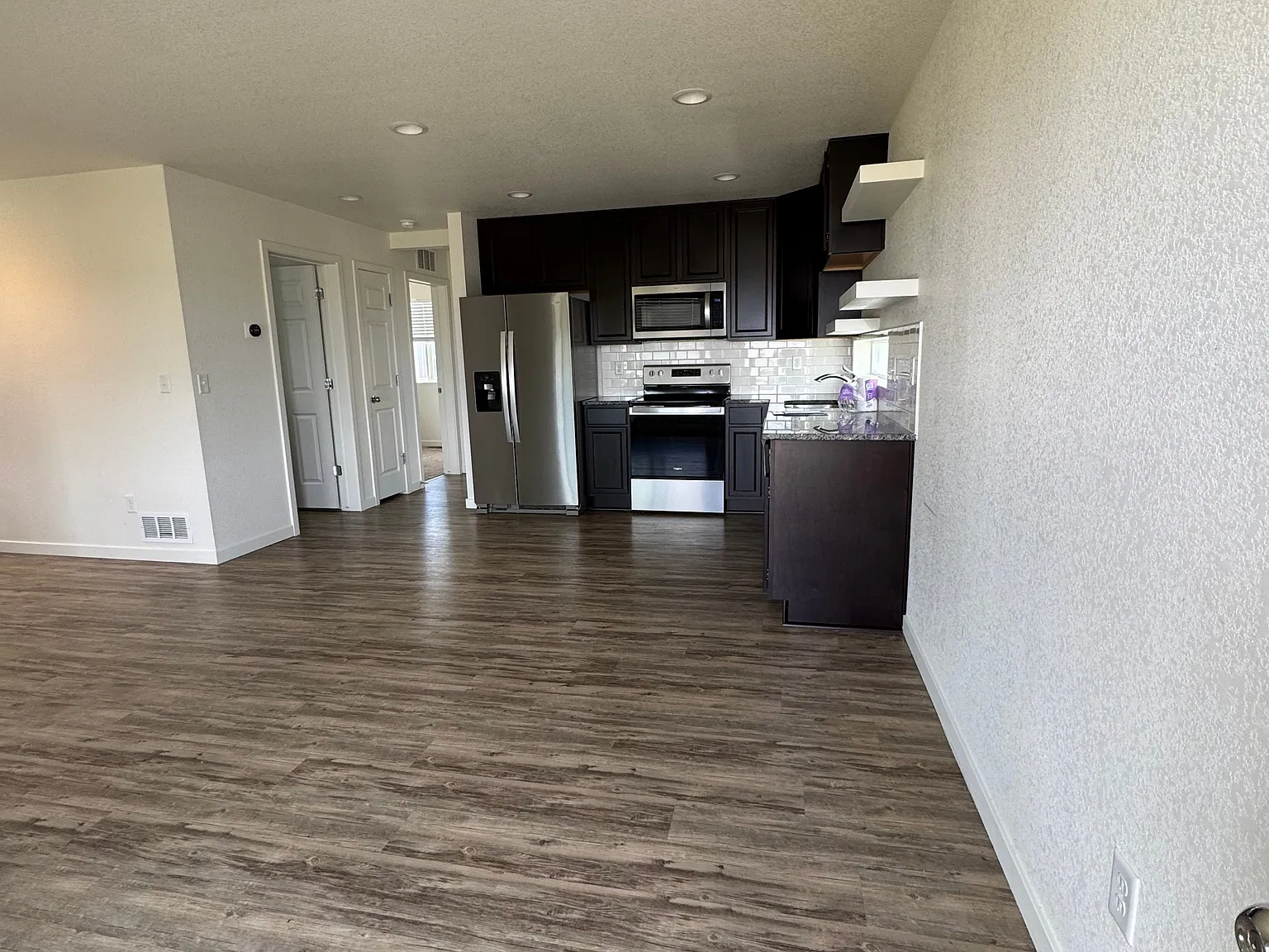 3 bed, 2308 sqft, $2,295 — Photo 4