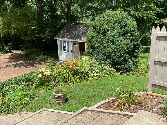 5th image of 205 Kensington Pl
