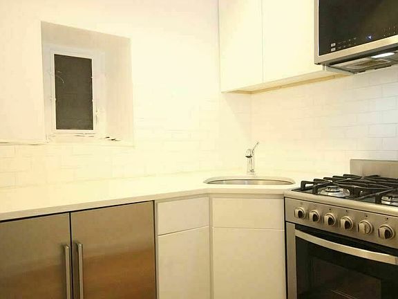 4th image of 353 W 44th St #3