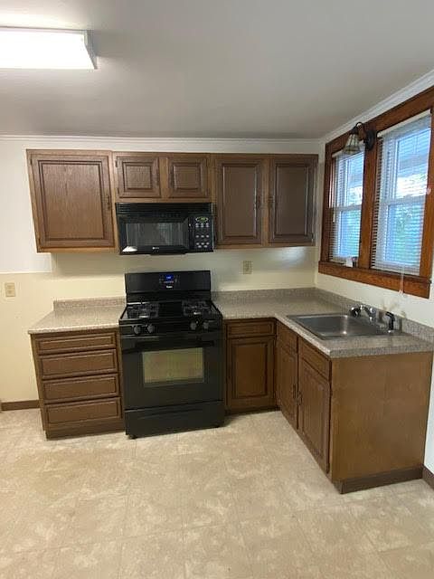 1st image of 229 Pawling Ave Floor 1