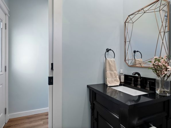 Additional property image - 1004 S Montreal Ave, Dallas, TX 75208