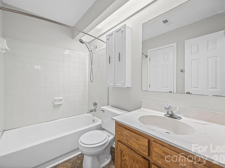 2920 Iron Gate Ln — Photo 21
