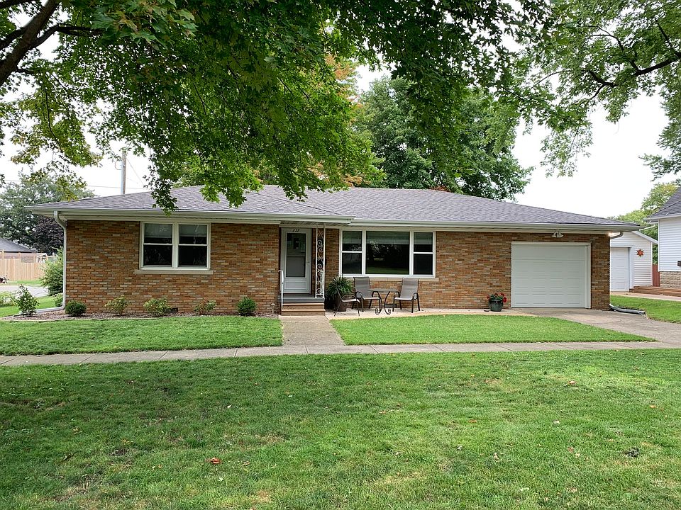 237 W 1st St, El Paso, IL 61738 Zillow