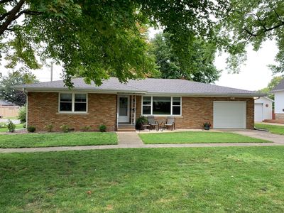 237 W 1st St, El Paso, IL, 61738