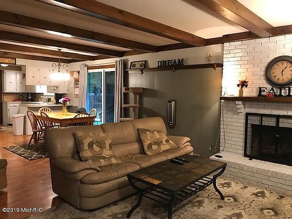 3rd image of 4261 Crestlane Dr