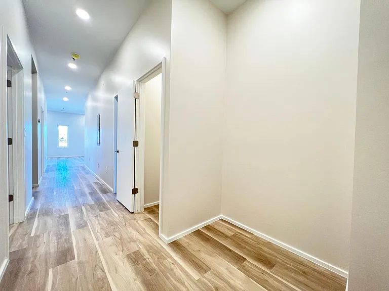 547 Winton Ter NE #2E — Photo 25