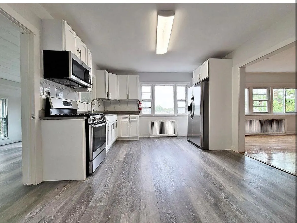 3 bed, $2,400 — Photo 4