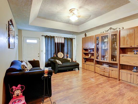 3rd image of 214 Short St