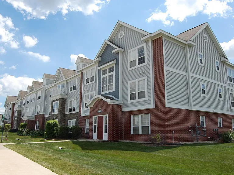 Autumn Lakes Apartments and Townhomes — Photo 60
