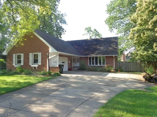 236 E 5th Ave, Berea, OH 44017